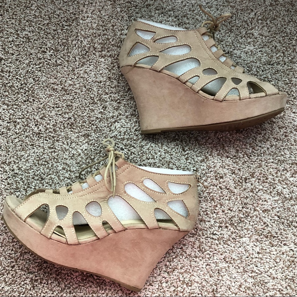 Nature Breeze wedges with zip closure size 10
